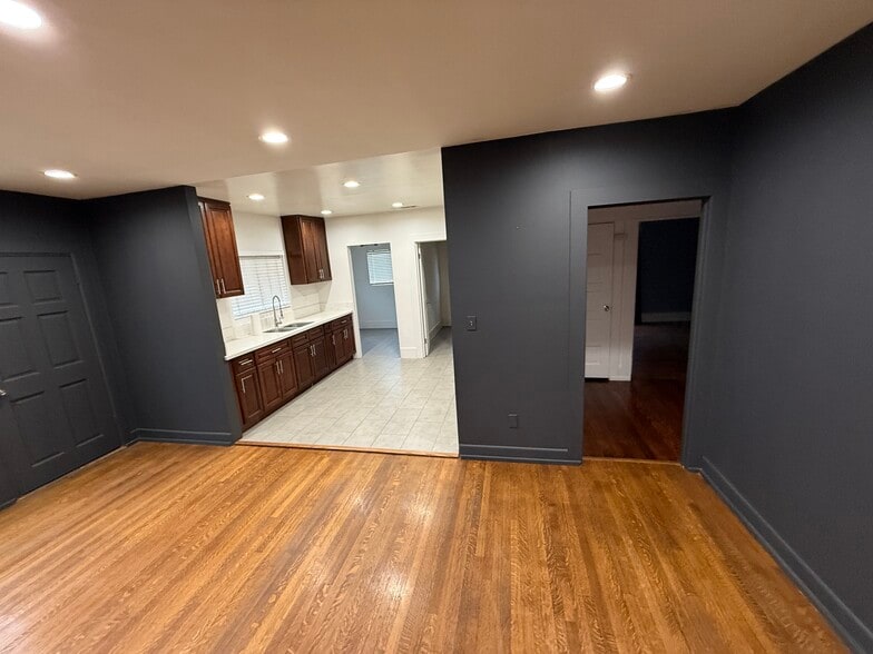 Building Photo - 1493 W 47th St