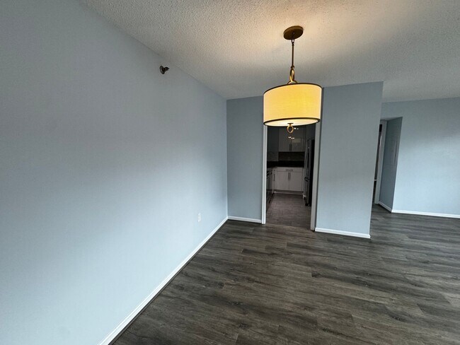 Building Photo - Urban Living at Its Finest: Spacious 2BR, 2BA Condo in Courthouse