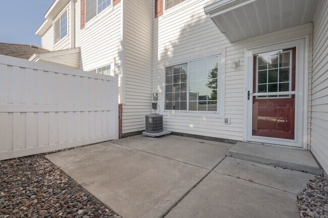 Building Photo - 7071 Quarry Ave NE