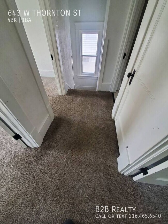 Building Photo - 643 W Thornton St