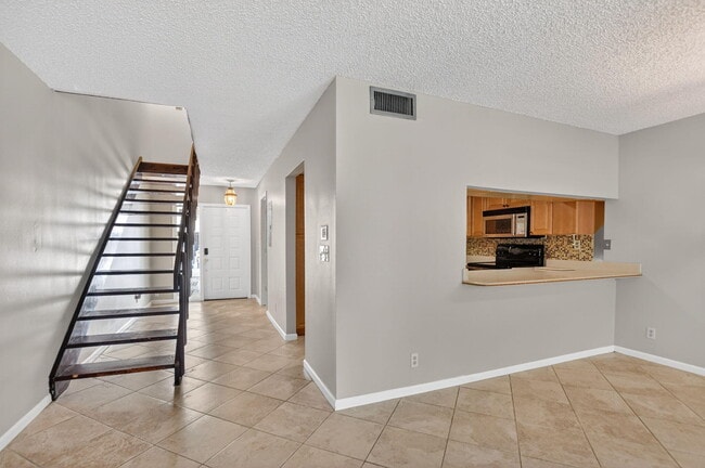 Building Photo - 243 NW 45th Ave