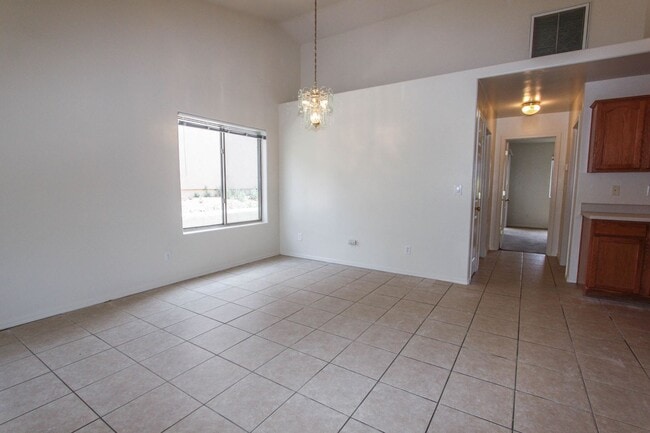 Building Photo - 8135 E Ashley Dr