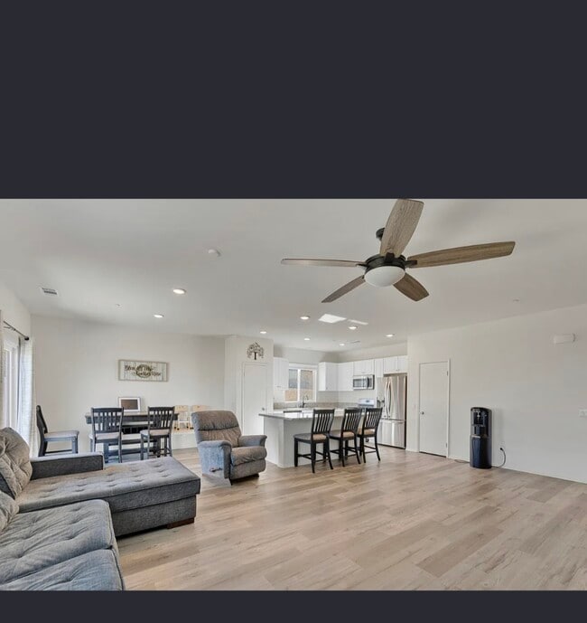 Building Photo - 11958 Gaines Ct