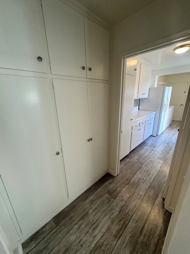 Building Photo - Spacious Ventura Keys Condo- Enjoy The Beach Life!