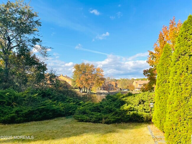 Primary Photo - 27 Newport Ct