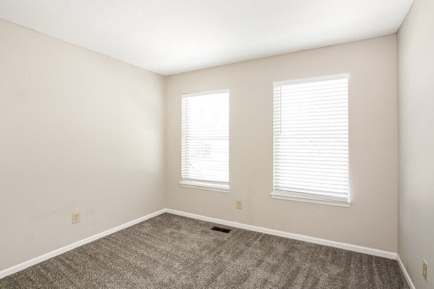Building Photo - 5805 Tanager Ln