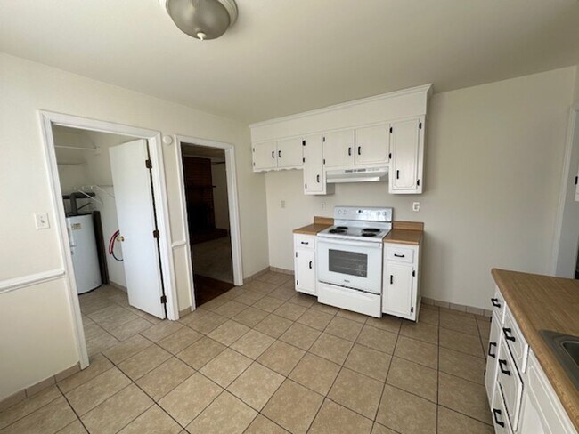 Building Photo - 5401 Bellmeadows Rd