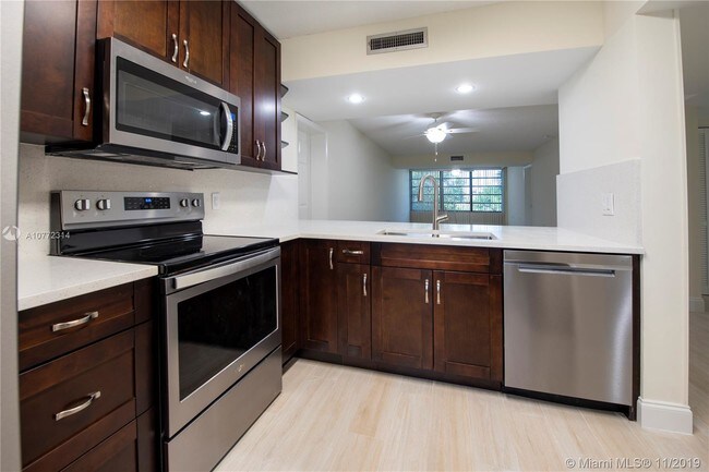 Building Photo - 1713 Whitehall Dr