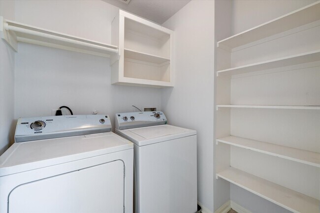 Building Photo - 1161 Eden Park Ln