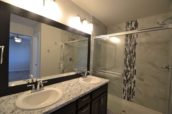 Building Photo - 8719 Shady Ridge Grv