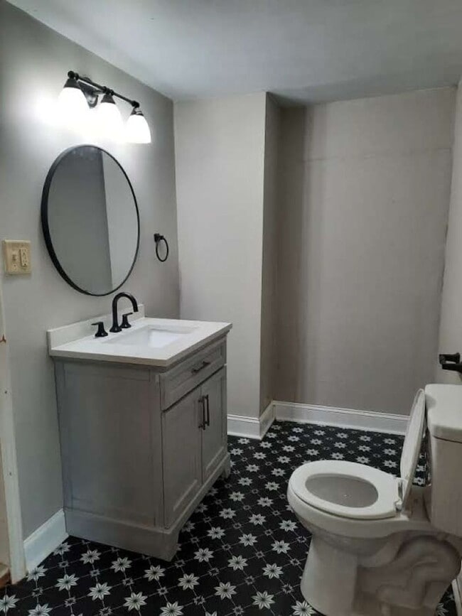 Building Photo - $1,500 - 2 Bedroom 1.5 Bathroom Cottage on...