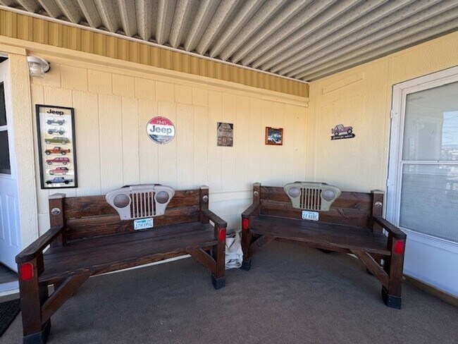 Building Photo - 3 BR 2 bath Furnished home Utilities Inclu...