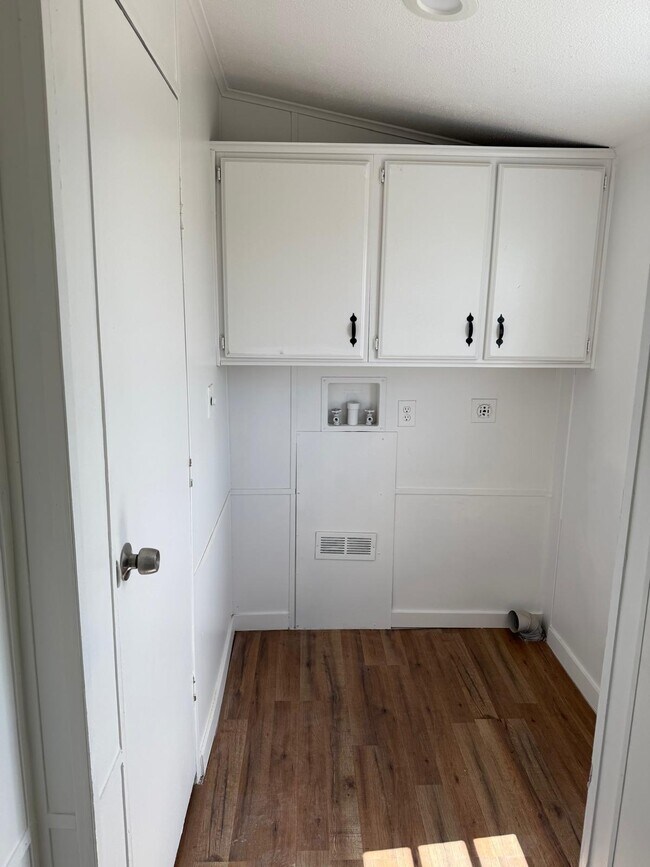 Building Photo - 13687 S Hound Dog Rd