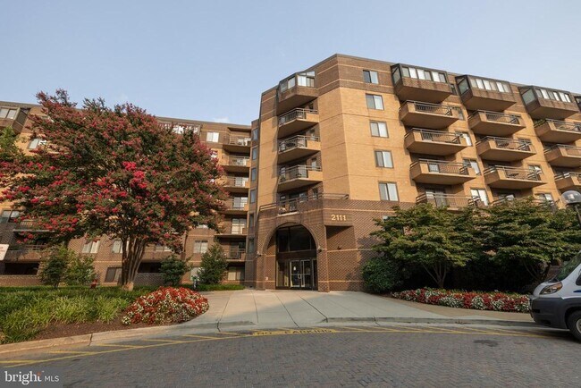 Building Photo - 2111 Wisconsin Ave NW