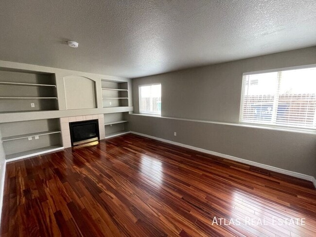 Building Photo - 5566 Vermillion Bluffs Dr