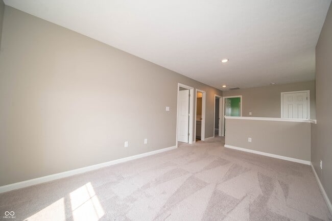 Building Photo - 7062 English Oak Dr