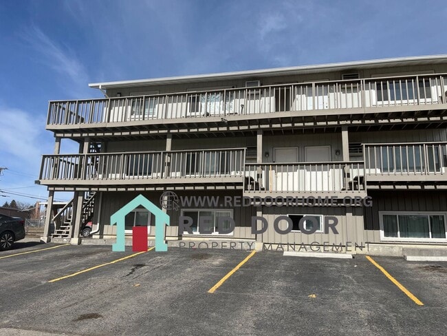 Building Photo - 2315 15th Ave S