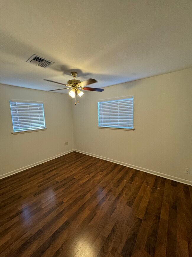 Building Photo - 305 Harrell Dr