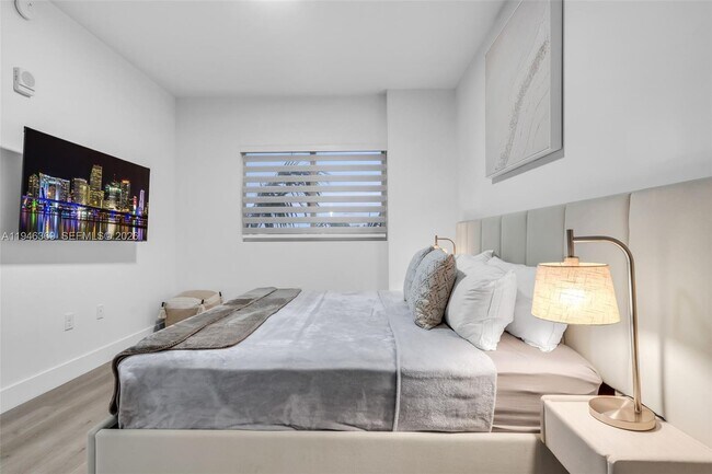 Building Photo - 3728 NW 19th Ave