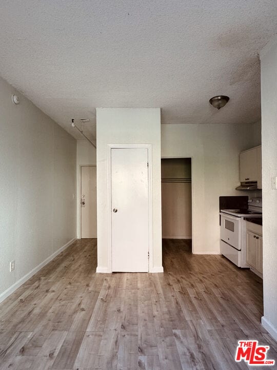 Building Photo - 920 S Hobart Blvd