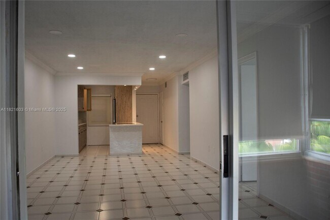 Building Photo - 110 Royal Palm Rd