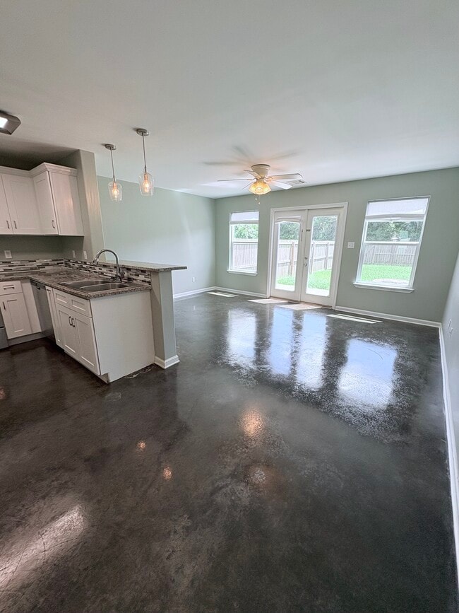 Building Photo - 1608 Dehart