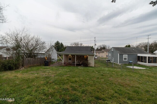Building Photo - Updated North Knoxville Gem | Massive Fenced Yard & Prime Location!