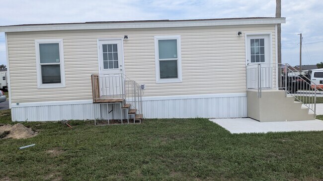 Building Photo - 4320 Dundee Rd