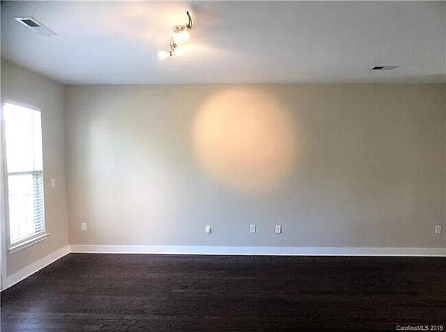 Building Photo - Room in 3 Bedroom Townhome at Seigle Point Dr