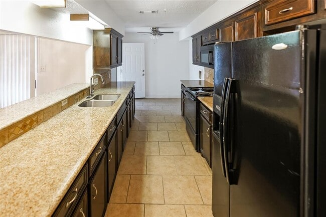 Building Photo - 2107 Hazlitt Dr