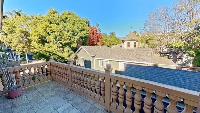 Building Photo - 415 W De La Guerra St