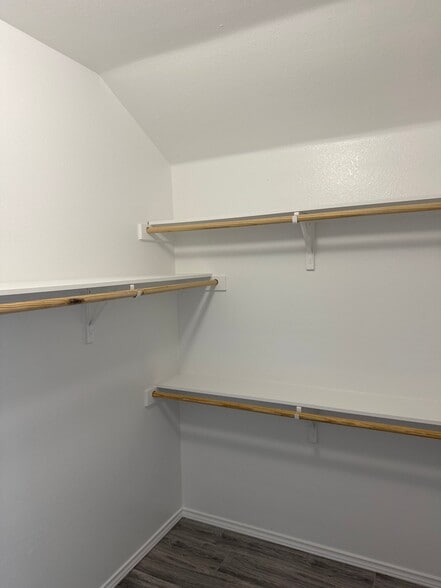 Building Photo - 2815 Briarbrook Dr