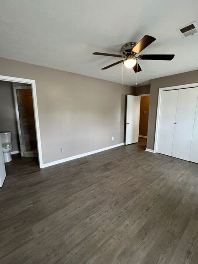 Building Photo - Newly updated 3 Bedroom/2 bath/bonus area ...