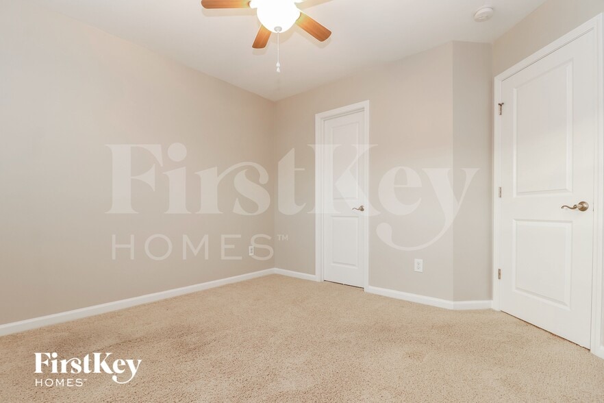 Building Photo - 9023 Hema Ln