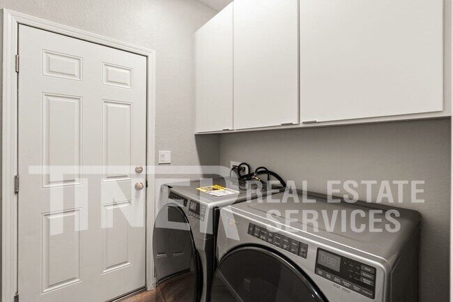 Building Photo - 1839 Dawnelle Way