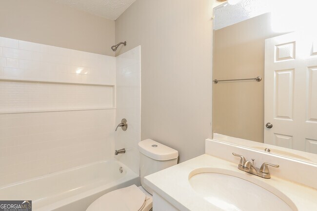 Building Photo - 219 Deerfield Dr