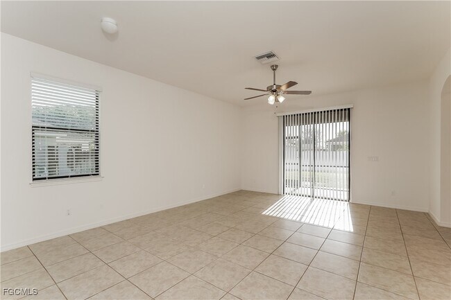 Building Photo - 945 SW 6th Pl