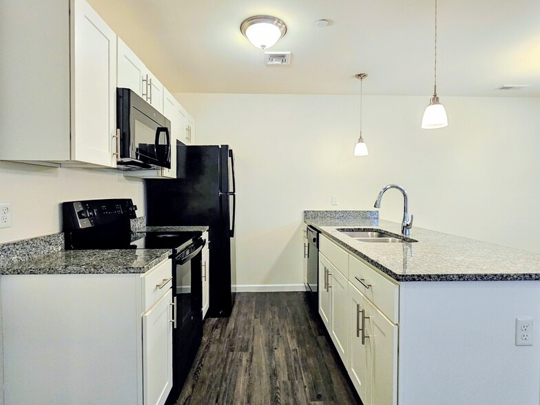 Building Photo - 24 Howard Dr