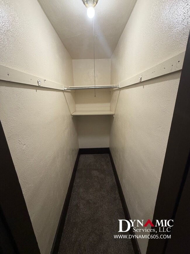 Building Photo - Upper Level 2 Bedroom, 1 Bathroom Duplex - Tenant Pays ALL Utilities