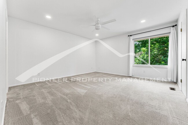 Building Photo - Spacious Condo with Patio and Central AC