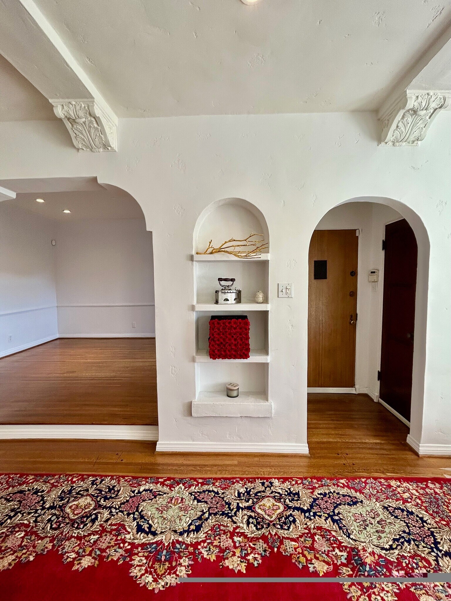 Entrance to the living room - 8673 W Olympic Blvd