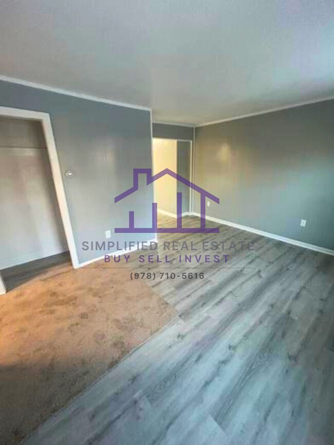 Building Photo - 418 River St