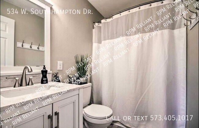 Building Photo - 534 W Southampton Dr
