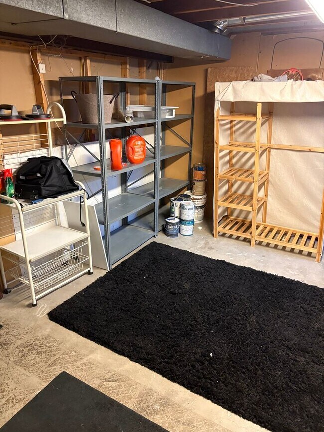 Building Photo - Price update Charming 2BR House (Basement ...