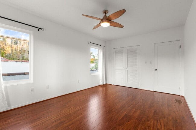 Building Photo - (Ellie:B) 900-902 Havenhurst Drive &amp; 8117 Willoughby Avenue