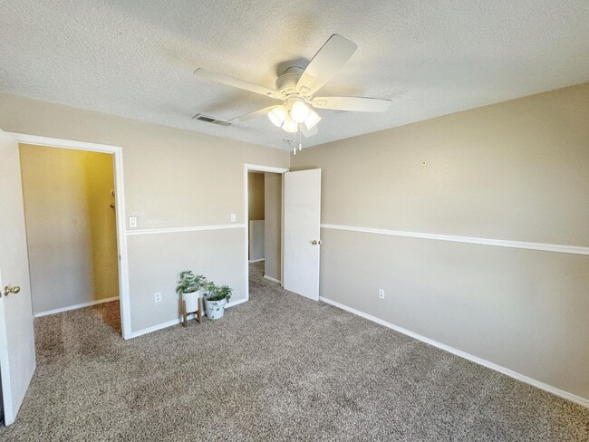 Building Photo - 9307 Vista Clara Loop NW