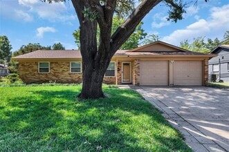 Building Photo - 205 NW Jill Ann Dr