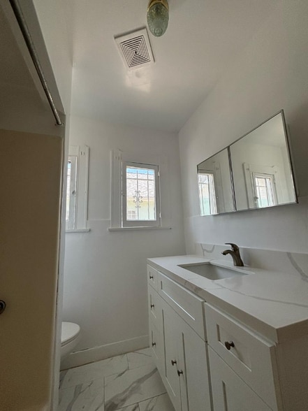 Building Photo - 5306 Cimarron St