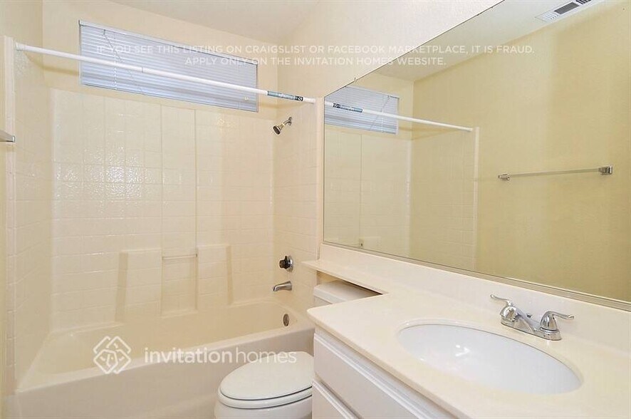 Building Photo - 15535 Saldana Ct