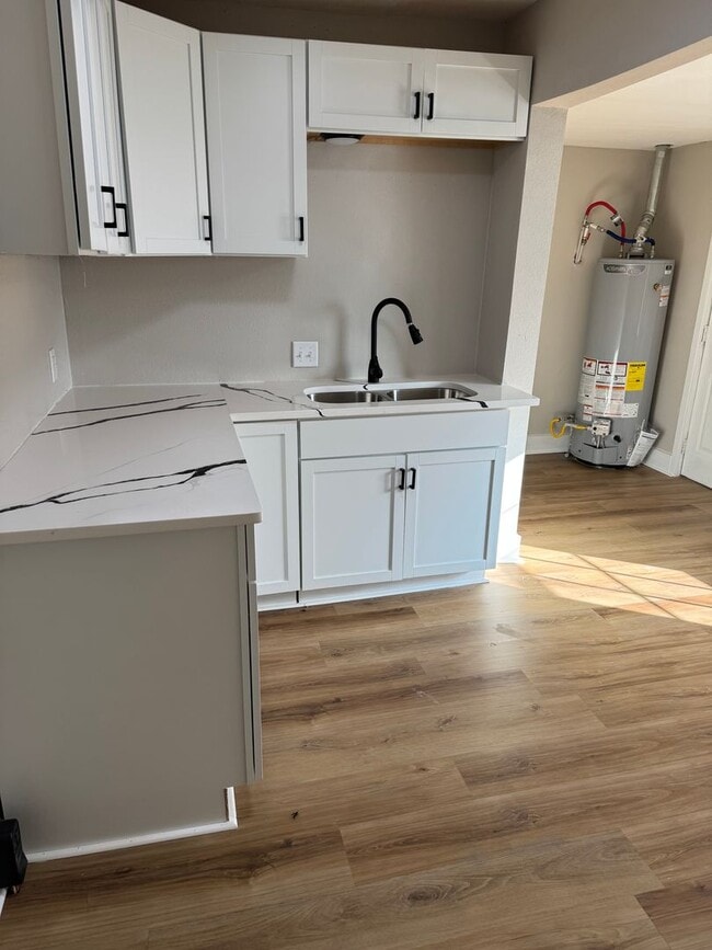 Building Photo - Recently Remodeled 3 Bedroom Home